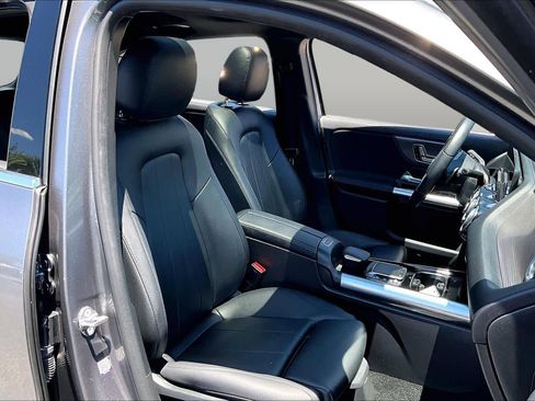 Used 2023 Mercedes-Benz GLA 250 4MATIC w/ Premium Package image 9