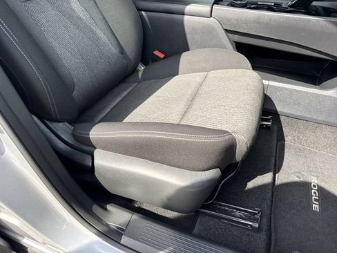 Used 2024 Nissan Rogue SV AWD/4WD image 24