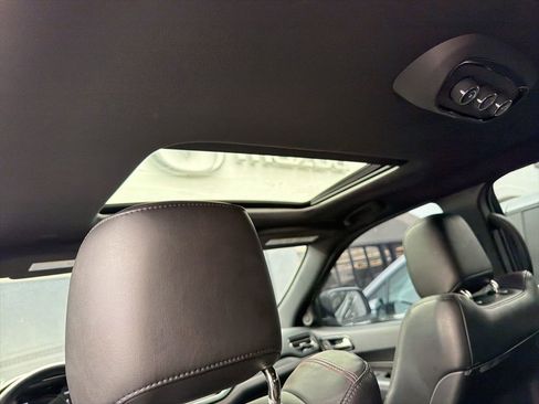 Certified 2022 Dodge Durango R/T w/ Blacktop Package AWD/4WD image 13