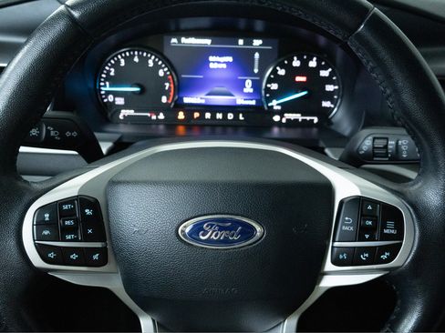 Used 2023 Ford Explorer XLT w/ Equipment Group 202A AWD/4WD image 16