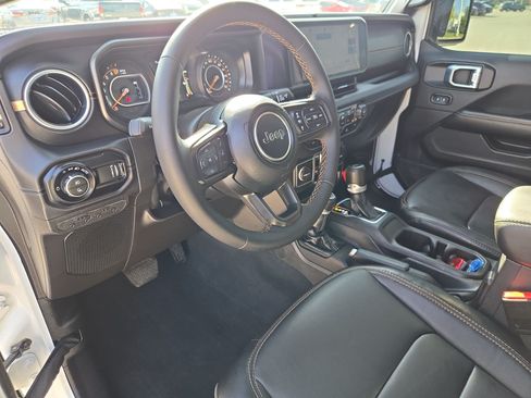 Used 2024 Jeep Gladiator Sport AWD/4WD image 13