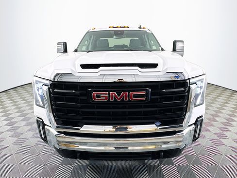 Used 2024 GMC Sierra 3500 Pro image 2