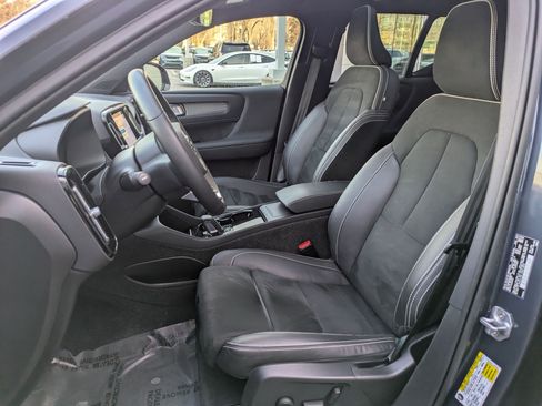 Used 2022 Volvo XC40 P8 Recharge Ultimate image 25