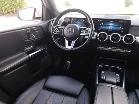 Used 2023 Mercedes-Benz GLB 250 4MATIC w/ Premium Package image 25