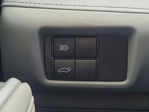Used 2022 Toyota Highlander XLE AWD/4WD image 22