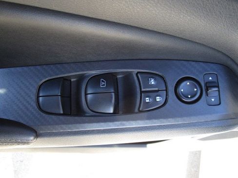 Used 2024 Nissan Altima 2.5 SV image 12