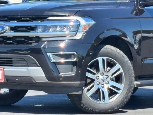 Used 2024 Ford Expedition Limited AWD/4WD image 3