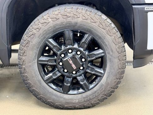 Used 2024 GMC Sierra 2500 AT4 w/ AT4 Premium Plus Package AWD/4WD image 4