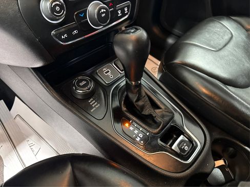 Used 2020 Jeep Cherokee Latitude image 15