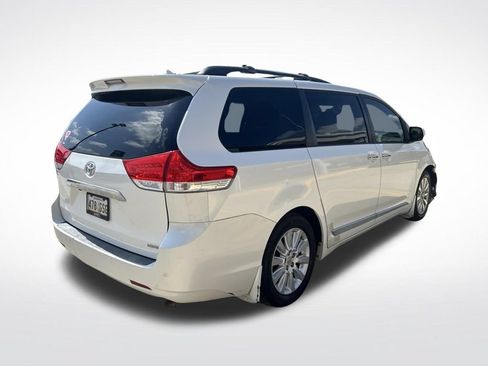 Used 2011 Toyota Sienna Limited w/ Premium Pkg FWD image 8