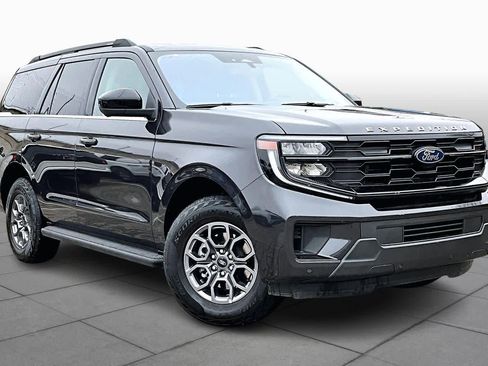 Used 2025 Ford Expedition Active image 2