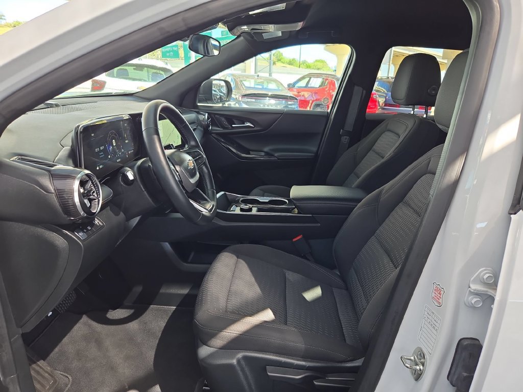 Used 2026 Chevrolet Equinox LT FWD image 9
