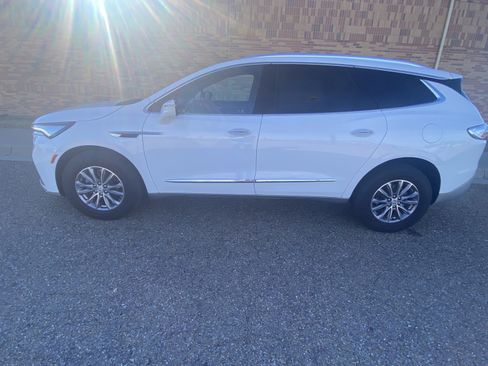 Used 2024 Buick Enclave Premium image 4