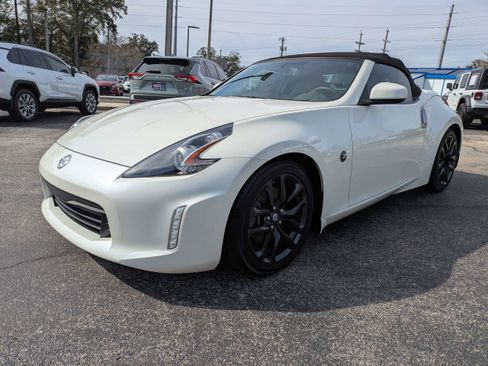 Used 2019 Nissan 370Z Touring image 16