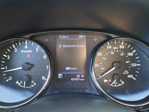 Used 2018 Nissan Rogue SV FWD image 11