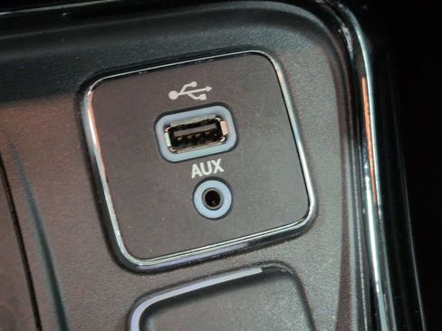 Used 2018 Jeep Compass Limited w/ Navigation Group AWD/4WD image 31