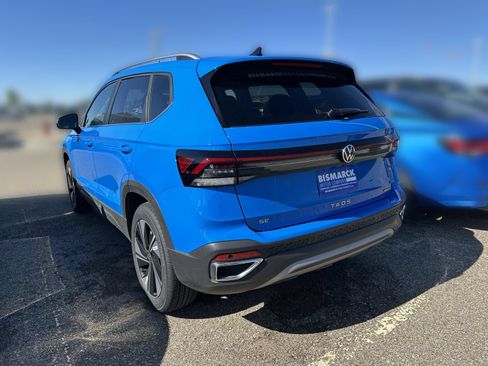 Certified 2025 Volkswagen Taos SE AWD/4WD image 4