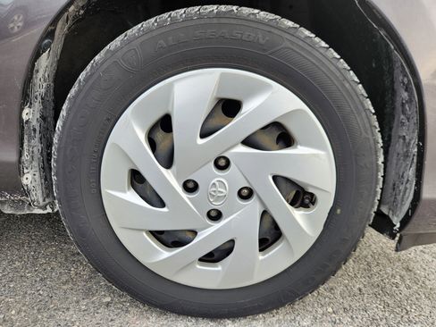 Used 2016 Toyota Prius C Two image 18