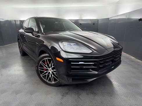 Certified 2025 Porsche Cayenne S AWD/4WD image 9