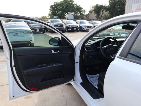 Used 2016 Kia Optima LX w/ Option Group 014 FWD image 18