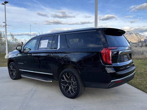Used 2021 GMC Yukon XL SLT image 3