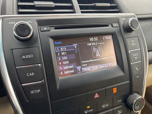 Used 2015 Toyota Camry LE image 21