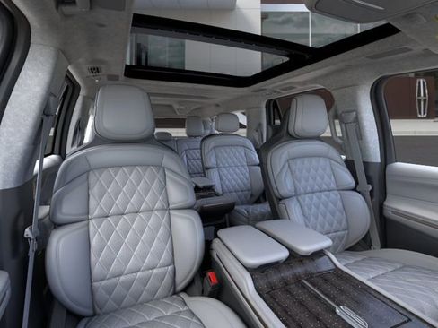 New 2026 Lincoln Navigator L Black Label AWD/4WD image 10