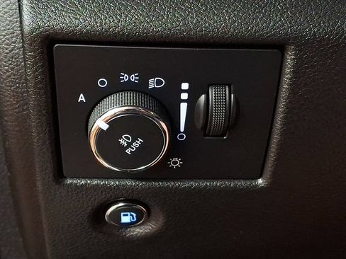 Used 2020 Jeep Grand Cherokee High Altitude AWD/4WD image 23