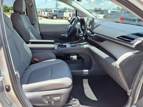 Certified 2023 Toyota Sienna XLE FWD image 18