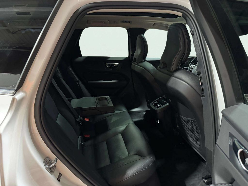 Used 2020 Volvo XC60 T5 Inscription w/ Protection Package AWD/4WD image 24