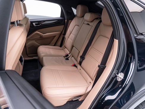 Used 2021 Porsche Cayenne Coupe image 29