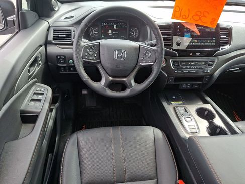 Used 2025 Honda Passport TrailSport image 11