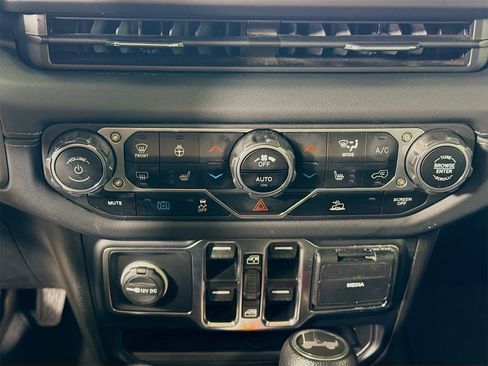 Used 2024 Jeep Wrangler Unlimited Sahara image 18