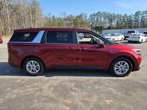 Used 2024 Kia Carnival LX FWD image 8