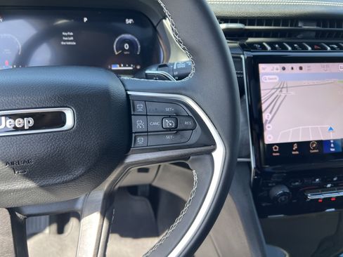 Used 2024 Jeep Grand Cherokee L Limited w/ Luxury Tech Group II image 19