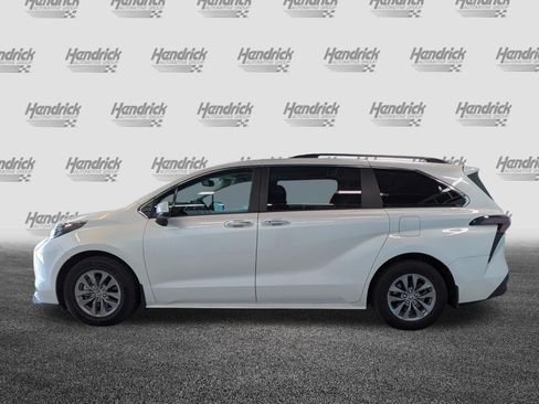 Certified 2025 Toyota Sienna XLE FWD image 6