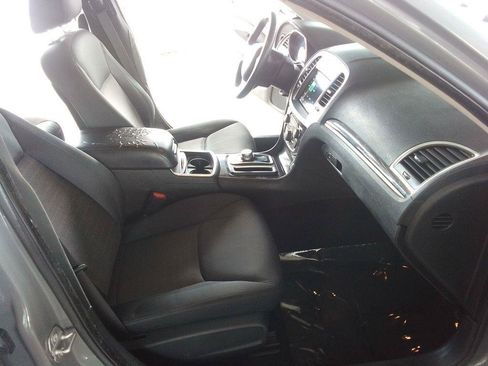 Used 2019 Chrysler 300 Touring w/ Chrome Appearance Package RWD image 15