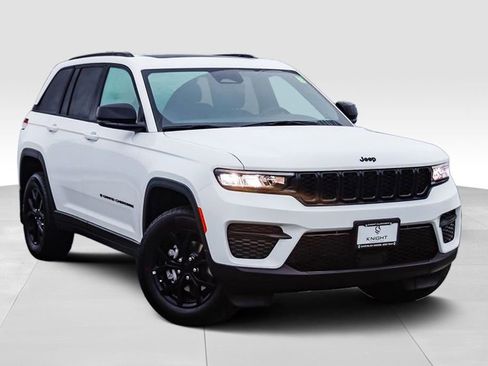 New 2025 Jeep Grand Cherokee Altitude image 2