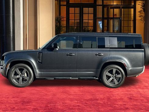 Used 2025 Land Rover Defender 130 S image 3