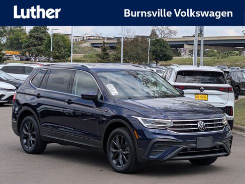 Used 2022 Volkswagen Tiguan SE AWD/4WD image 1