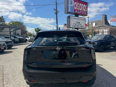 Used 2025 Nissan Kicks SR w/ SR Premium Package FWD image 6