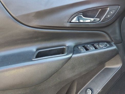 Used 2018 Chevrolet Equinox LT w/ Sun & Infotainment Package image 12
