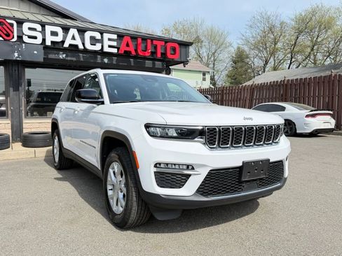 Used 2024 Jeep Grand Cherokee Limited AWD/4WD image 4
