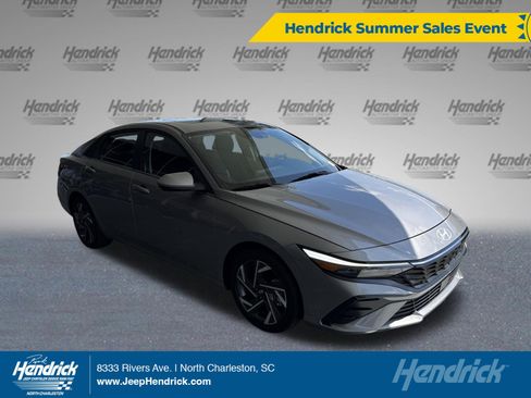Used 2025 Hyundai Elantra SEL FWD image 1