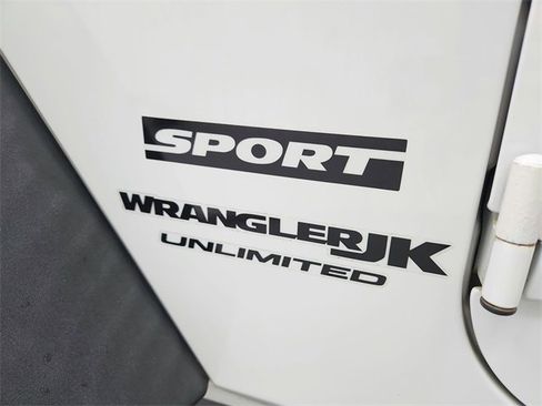 Used 2018 Jeep Wrangler Unlimited Sport S image 40