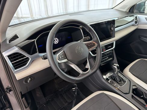 New 2026 Volkswagen Taos SE FWD image 4