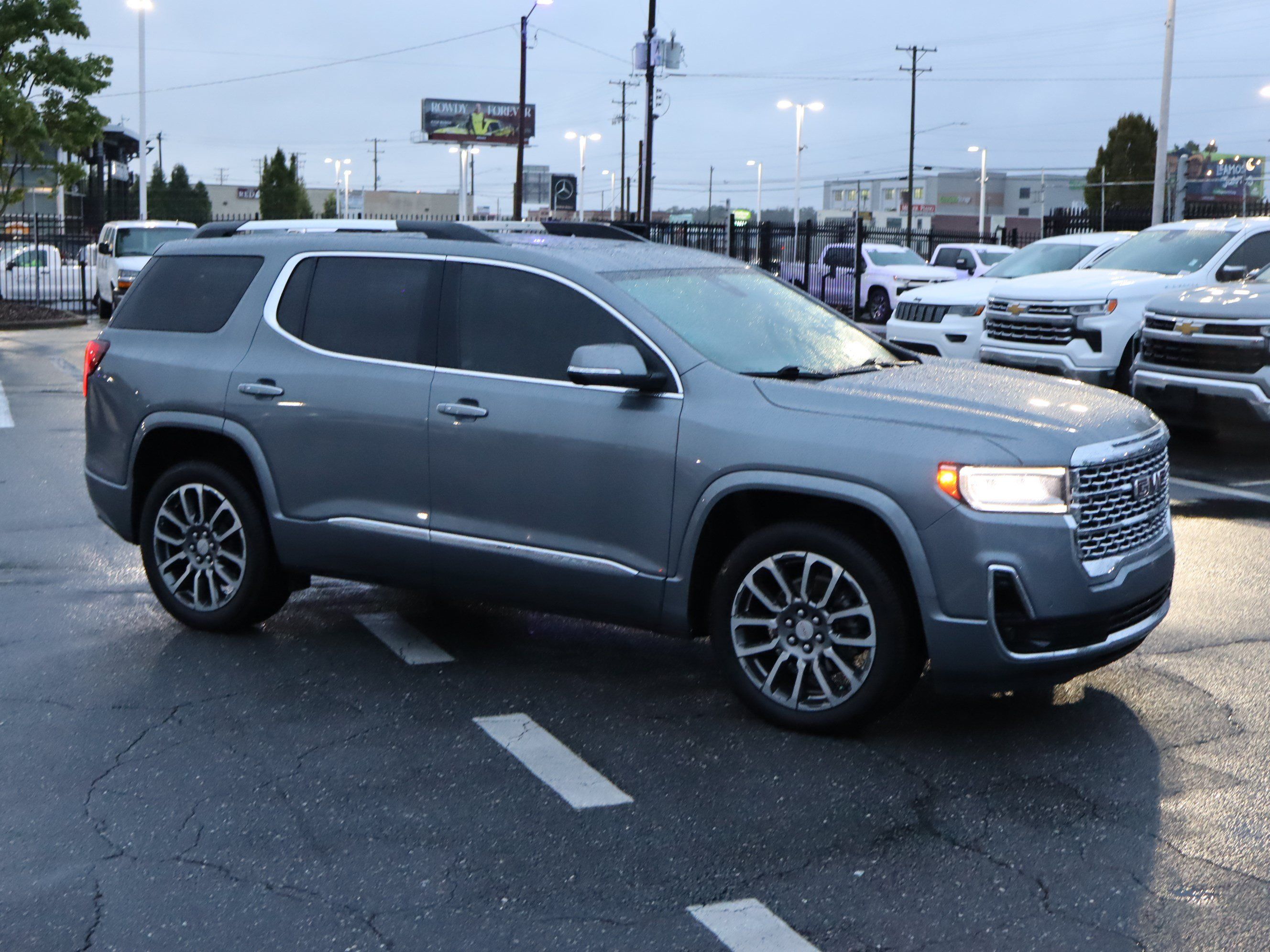 Used 2021 GMC Acadia Denali w/ Denali Ultimate Package AWD/4WD image 13