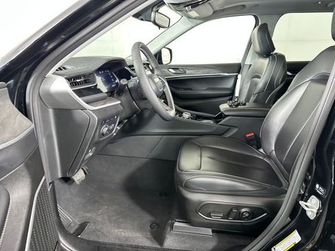 Used 2023 Jeep Grand Cherokee 4WD 4xe image 11