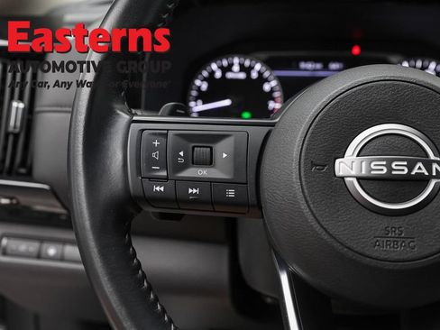 Used 2024 Nissan Pathfinder SV AWD/4WD image 15