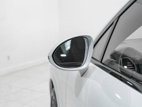 Used 2020 Porsche Cayenne Turbo image 37